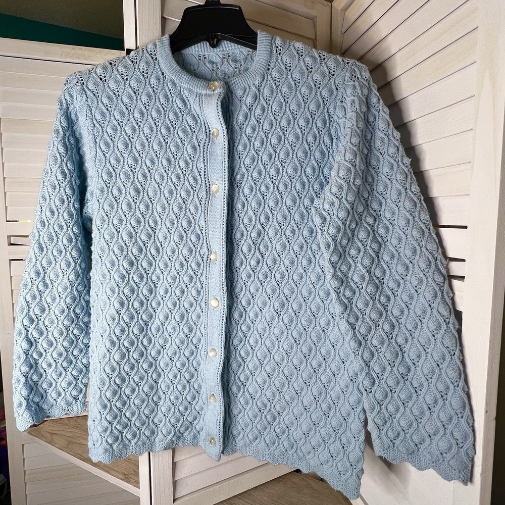 Vtg 60s Baby‎ Blue Knit Cardigan Sweater Scallop Hem Pearl Buttons MEASUREMENTS